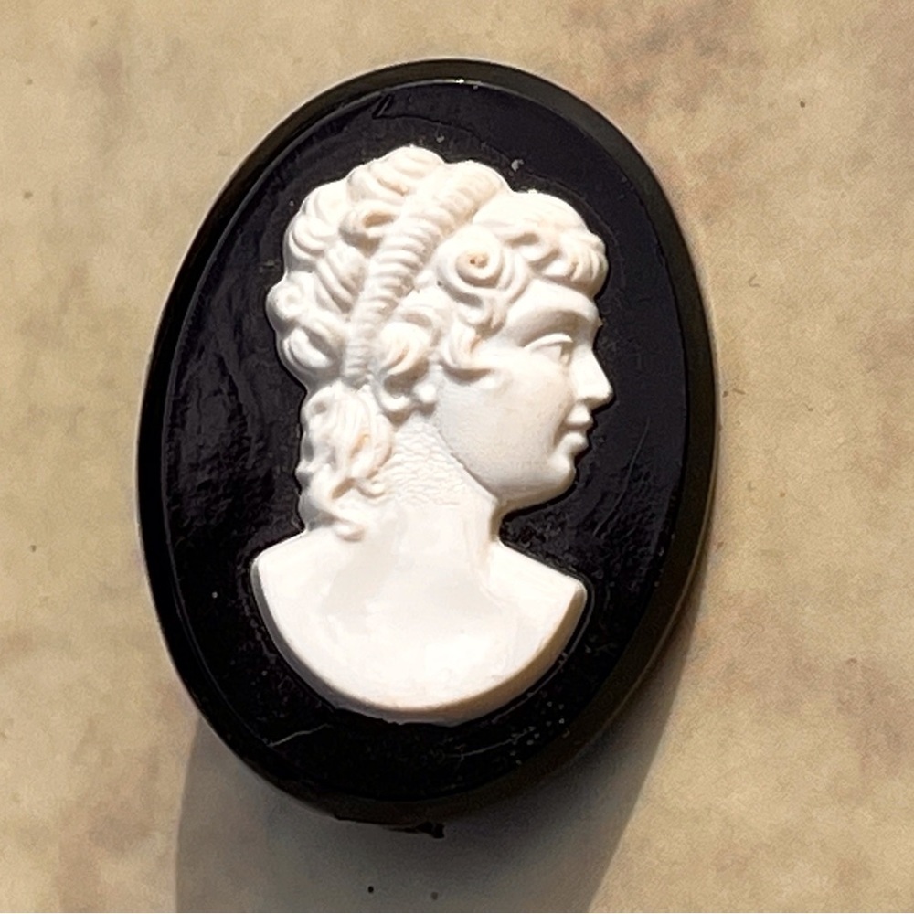 Vintage Black & Creamy Ivory Celluloid Carved Cameo Brooch Estate Victorian Pin - Picture 3 of 6
